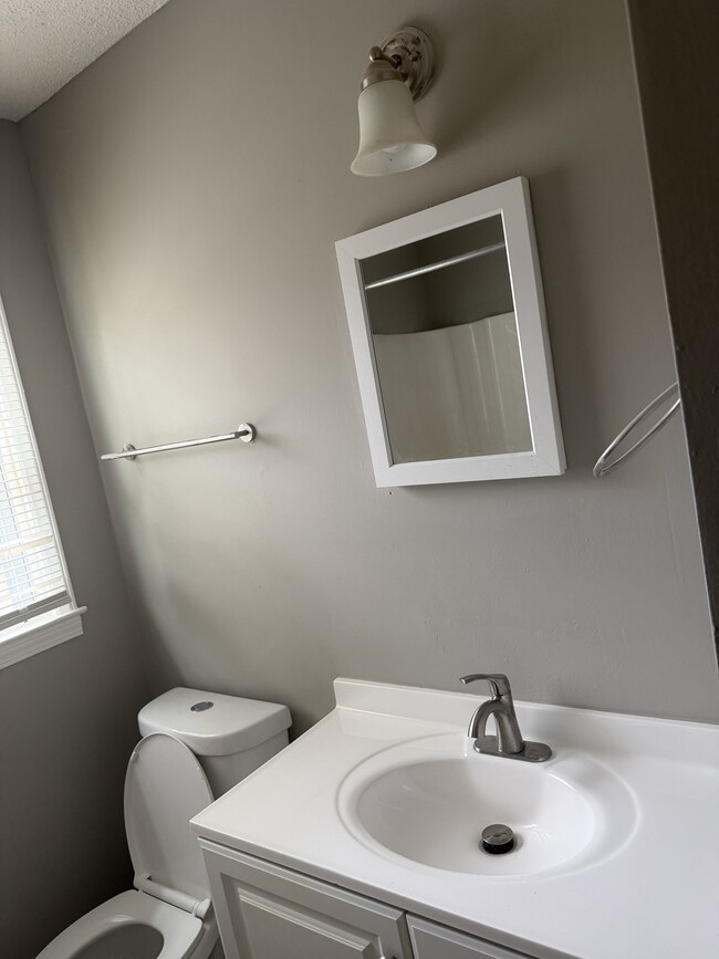 Building Photo - 524 Newcastle Rd