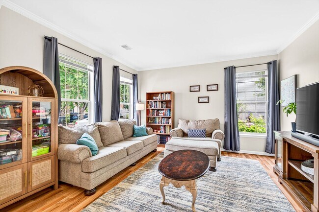 Building Photo - Spacious Living in the Heart of Whitehall