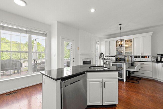 Building Photo - Beautiful Townhome in Ballymeade