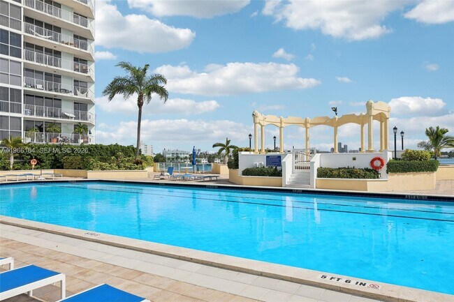 Building Photo - 7601 E Treasure Dr