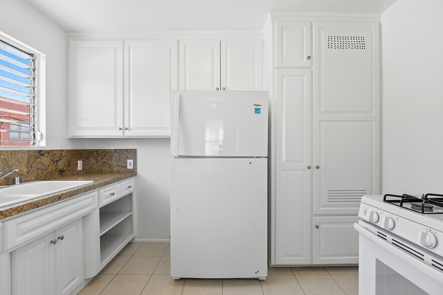 Building Photo - 722 1/2 N Edinburgh Ave