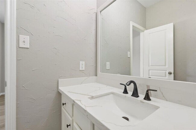 Building Photo - 8315 Greys Ln