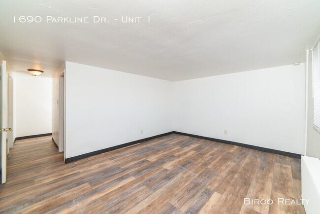 Building Photo - 1690 Parkline Dr