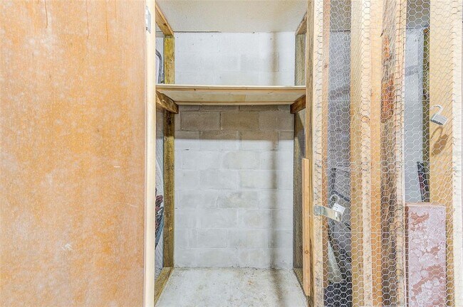 Building Photo - 215 Valencia Blvd