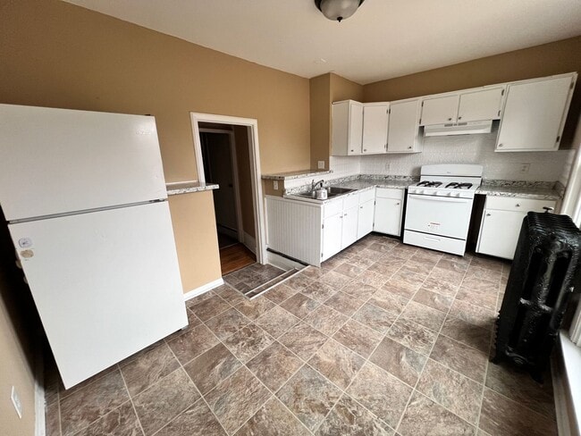 Primary Photo - 548 Minnehaha Ave E