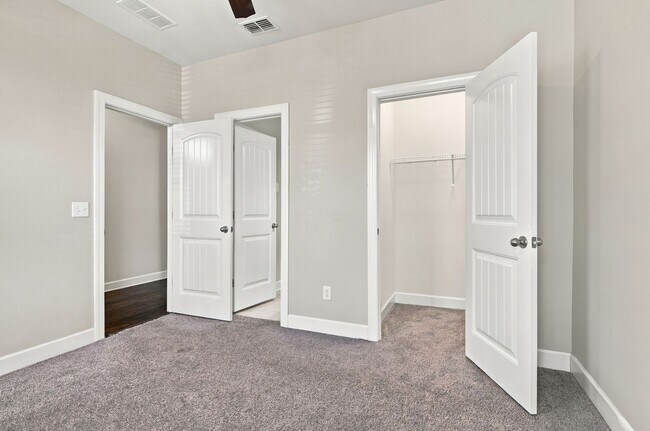 Building Photo - 4708 Venito St