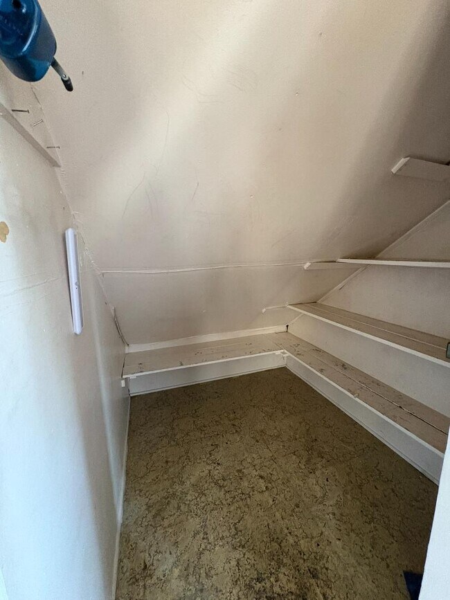 Building Photo - 2132 S 75th St