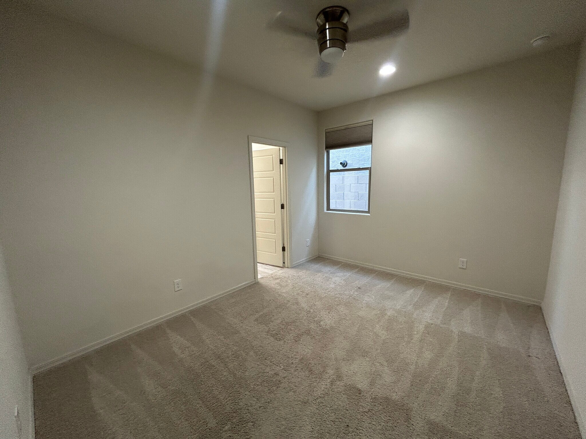 Building Photo - 8909 W Missouri Ave