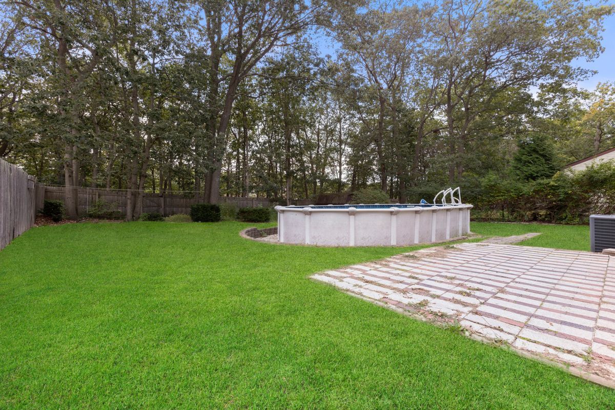 Building Photo - 13 Laurel Crest Dr