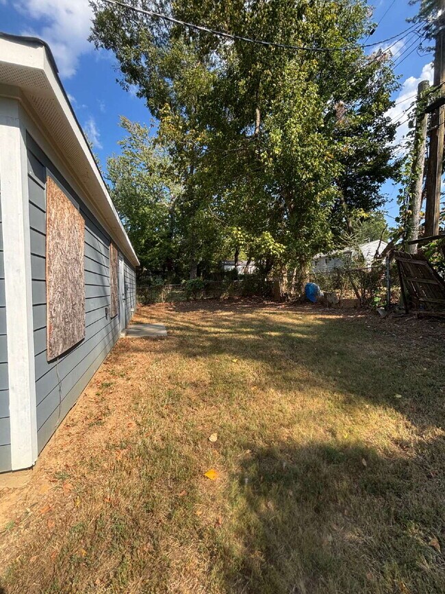 Building Photo - "Charming 4-Bedroom Home with 2 Full Baths on Callie Rd, Memphis – Spacious Living Awaits!"
