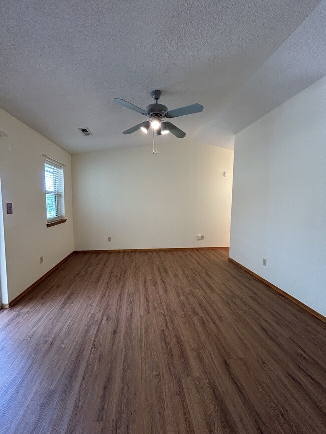 Building Photo - 1 Autumnwood Ct