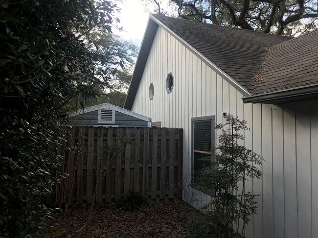 Building Photo - Beautifully Renovated Home in The Reserve!