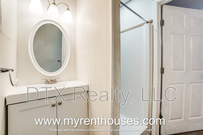 Building Photo - 5869 Bluffman Dr