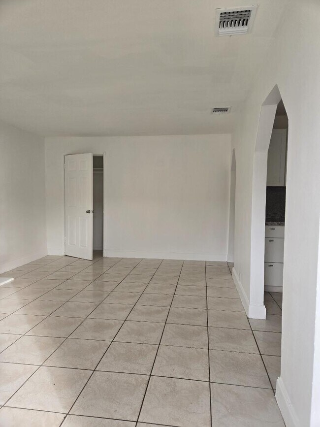 Building Photo - 2325 Madison St