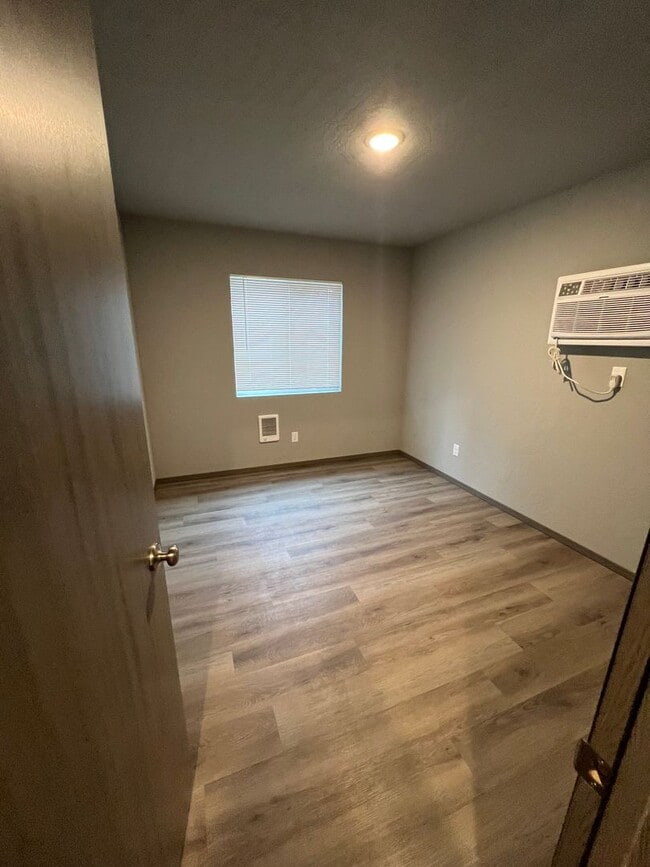 Building Photo - 1306/1308 E Farwell