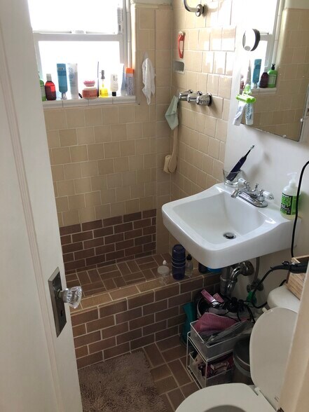 Building Photo - 3188 Atwater Ave