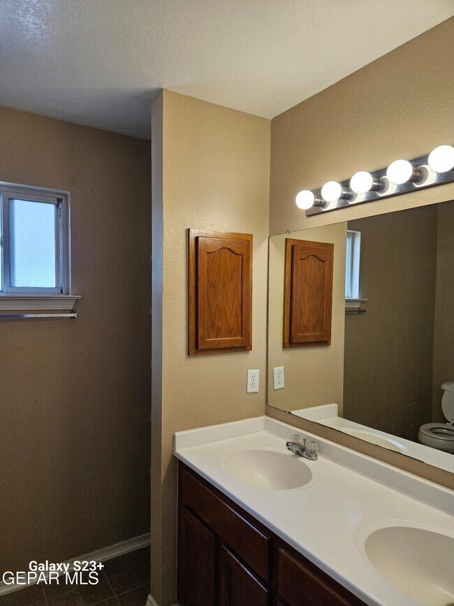 Building Photo - 12345 Tierra Plata Dr