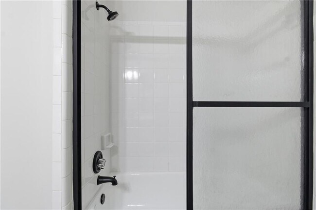 Building Photo - 2110 Meadow View Ct