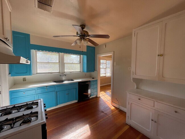 Building Photo - 326-328 Flower Street