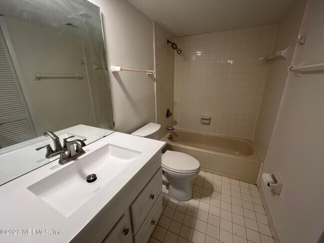 Building Photo - 2909 St Johns Ave