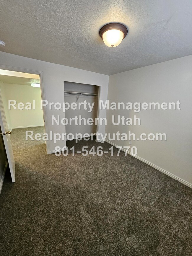 Building Photo - Beautiful 4 Bed 3 Bath Layton Home