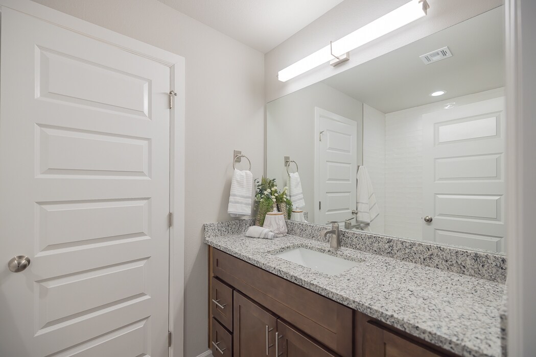Building Photo - 3405 Redbud Ln