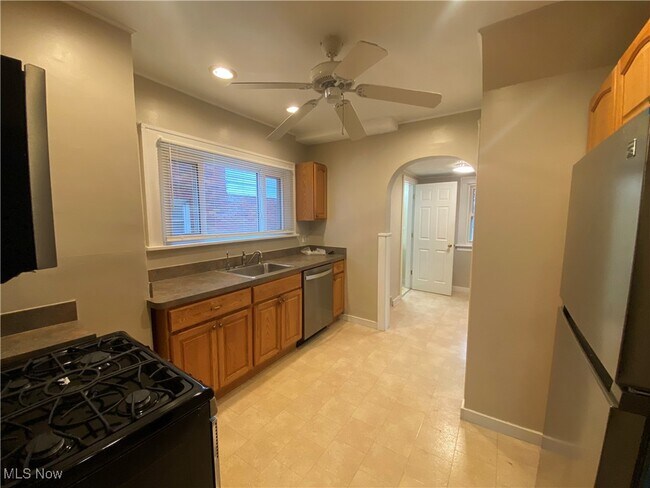 Building Photo - 3573 Silsby Rd