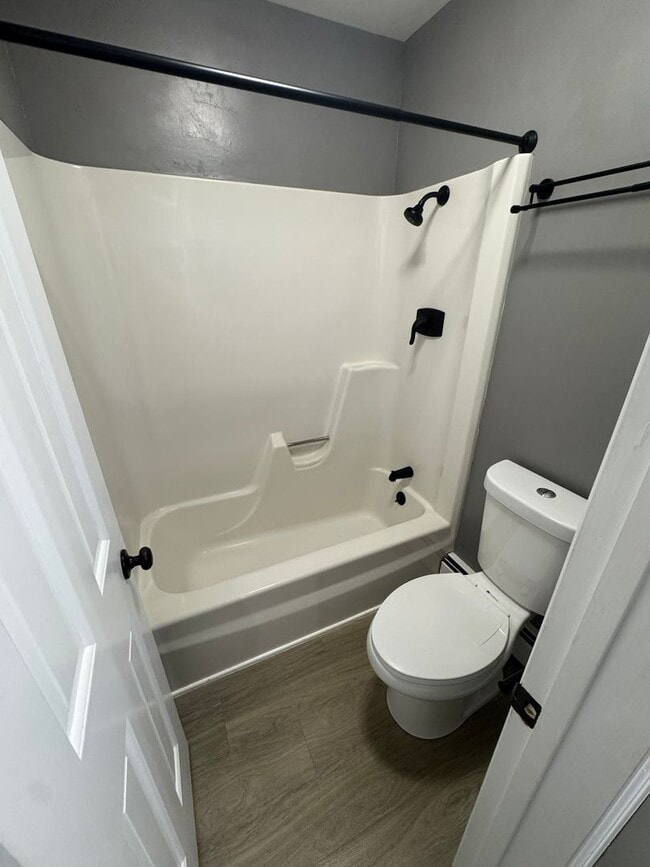 Building Photo - Beautiful Modern Home on the Plateau