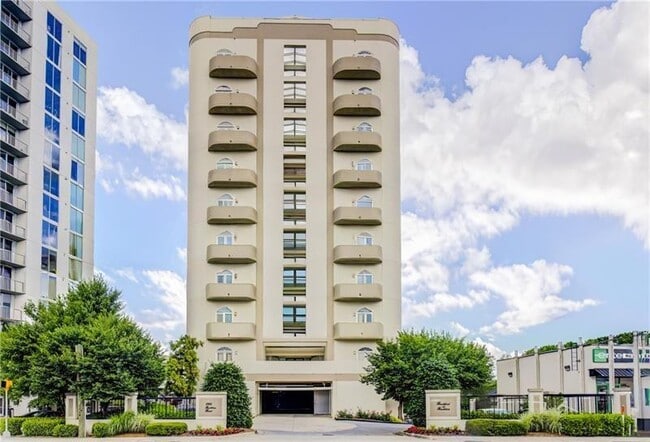 Building Photo - 2161 Peachtree Rd NE