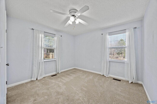 Building Photo - 107 Beaver Run Dr