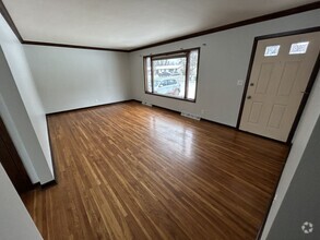 Building Photo - 3 Bedrooms, 2 Bathrooms Single Family Home...