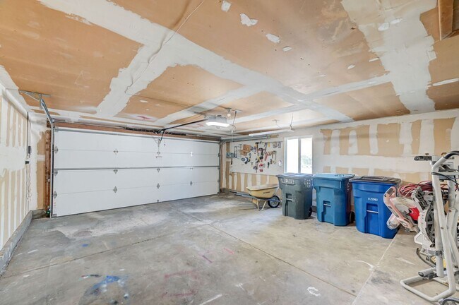 Building Photo - Welcome to this stunning 3-bedroom, 2-bath, single-story home that has been completely renovated ...