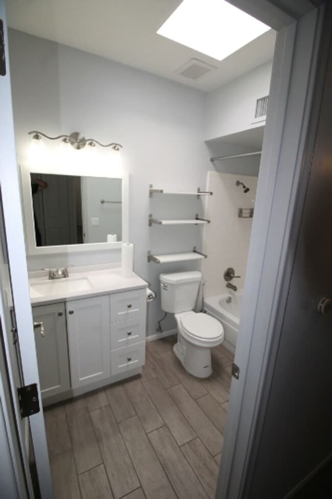 Building Photo - Highly Desirable East Side Townhome – 2 Bed, 2 Bath – Move-In Ready!