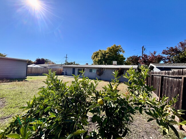 Building Photo - 2742 Broadmoor Ave