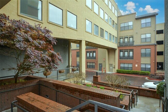 Building Photo - 400 17th St NW