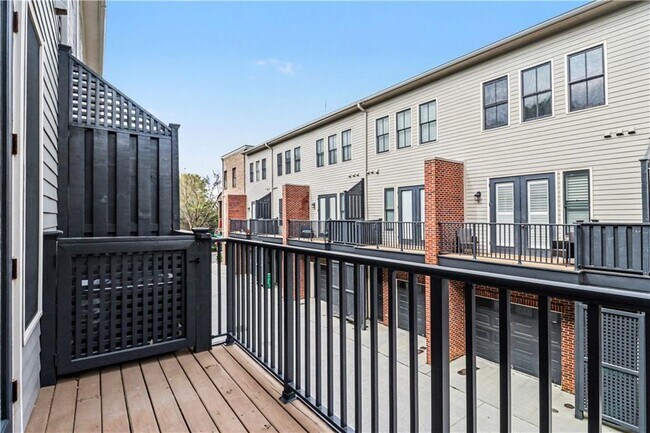 Building Photo - 4657 Magnolia Commons