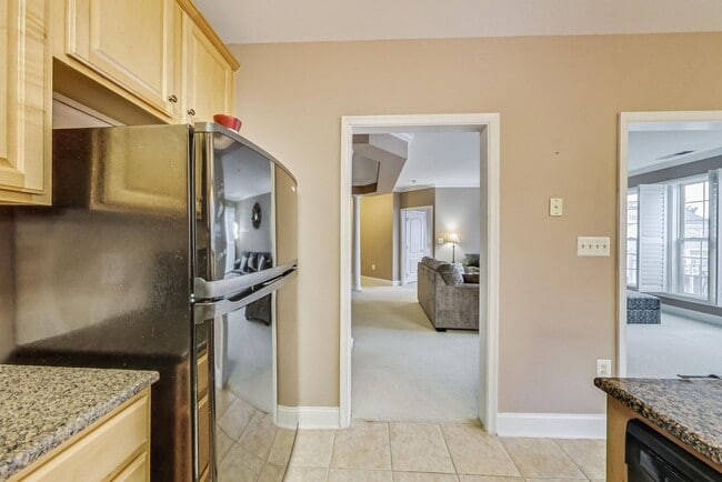 Building Photo - Beautiful two bedroom, two bathroom unit l...