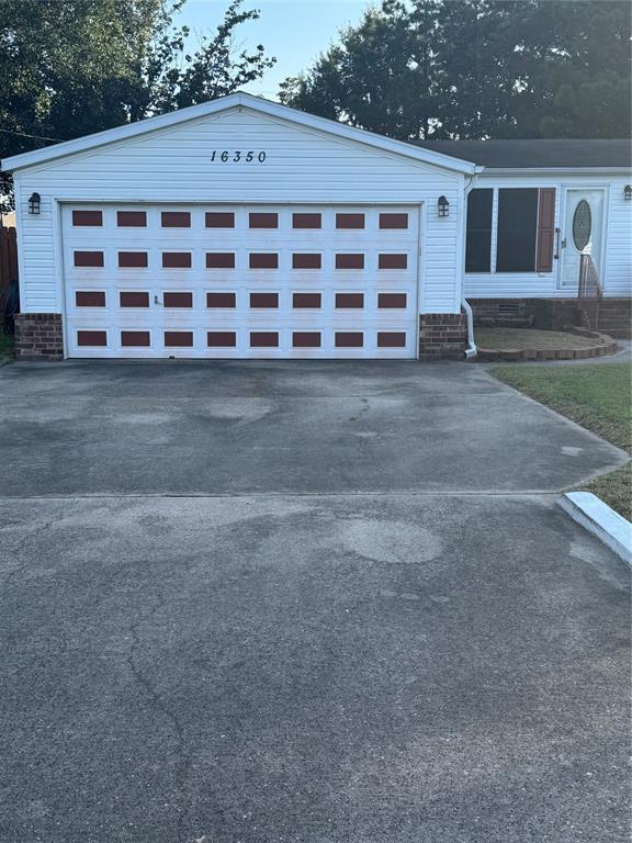 Building Photo - 16350 Hill Country Ct