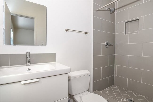 Building Photo - 11921 Goshen Ave