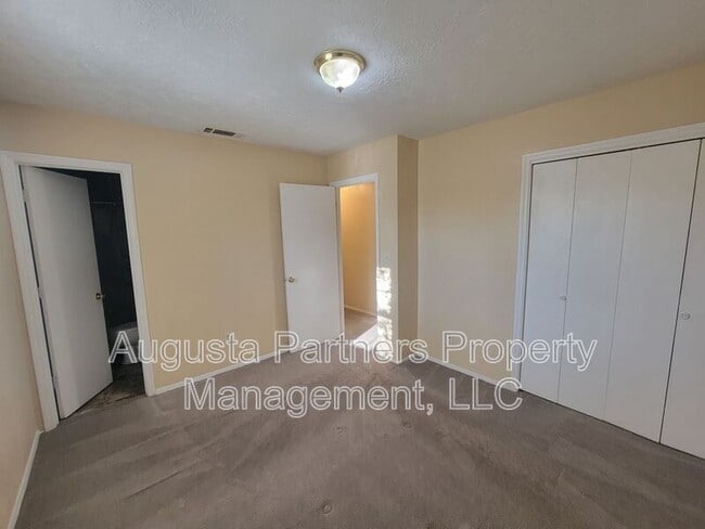 Building Photo - 116 Magnolia Dr