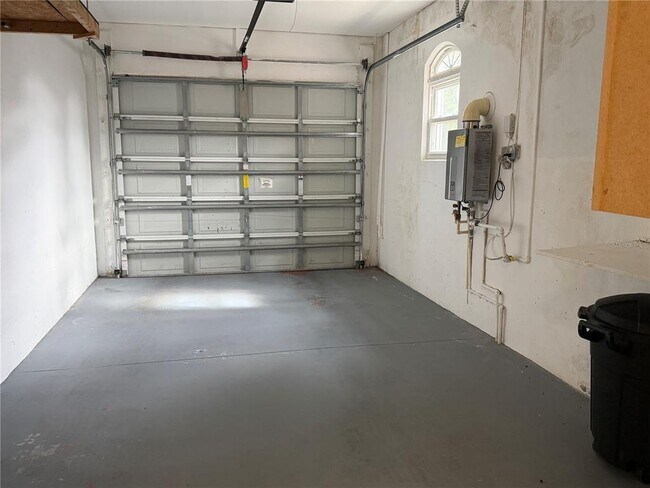 Building Photo - 2349 Max Ct