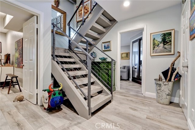 Building Photo - 425 S Catalina Ave