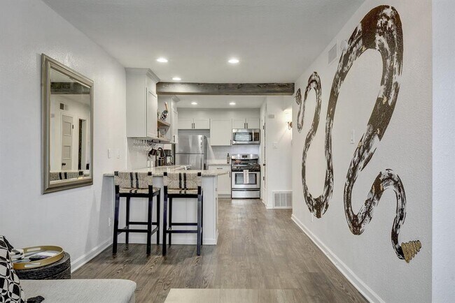 Building Photo - 1202 Newning Ave