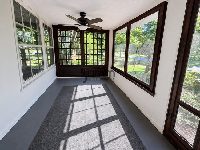 Building Photo - 2425 Demington Dr