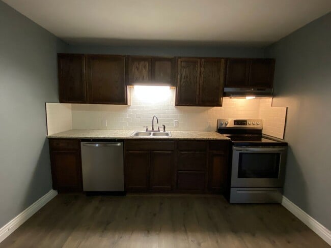 Building Photo - Large family home in Grape Creek!