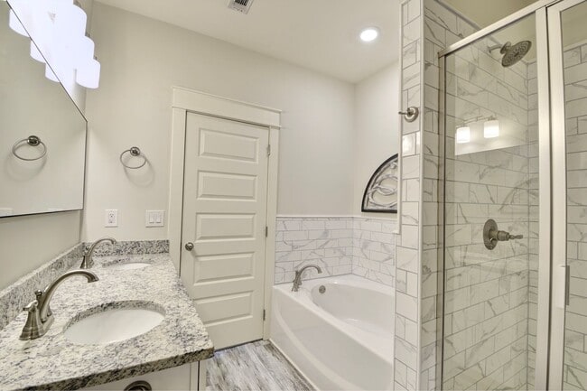 Building Photo - Luxury 3-Bed, 3.5-Bath Townhome in Gatewoo...