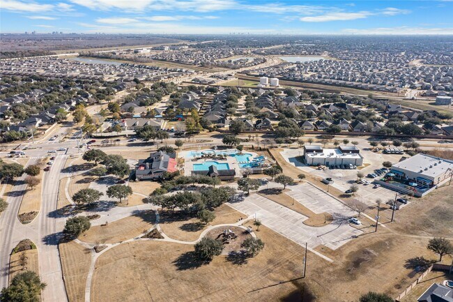 Building Photo - 7419 Chathan Glen Ln