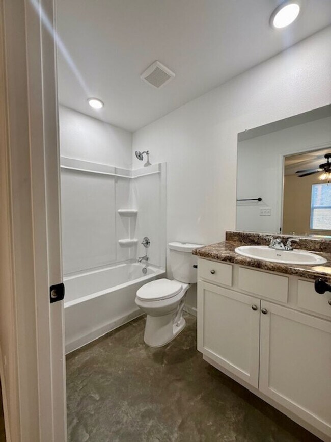 Building Photo - 2520 Hurricane Lake Rd