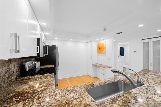 Building Photo - 5100 N Ocean Blvd