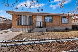 Building Photo - Updated 6 bedroom home is a must see!!